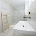 Апартаменты Cozy With Private Parking Пьештяни