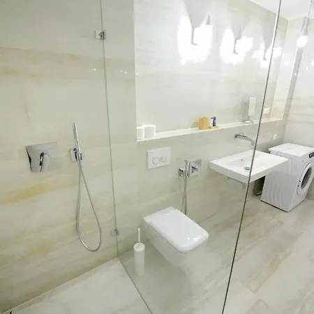 Cozy With Private Parking * Пьештяни