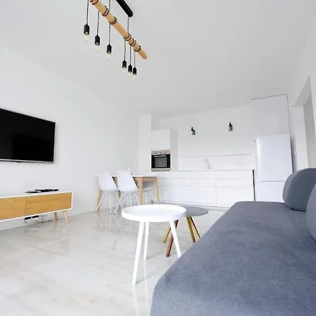 Cozy With Private Parking Apartment *