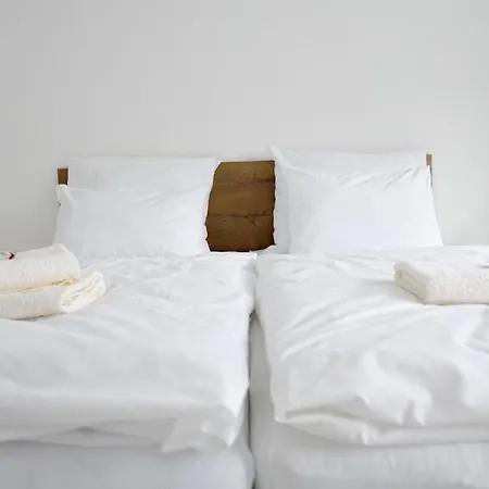 Cozy With Private Parking * Пьештяни