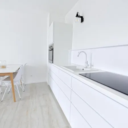 Cozy With Private Parking