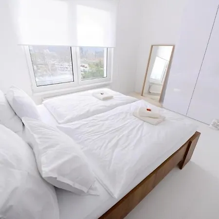 Cozy With Private Parking Apartment